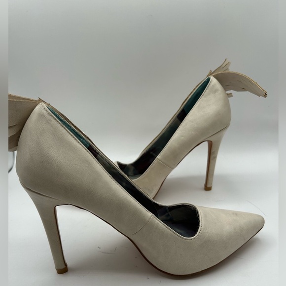 YRU Y.R.U. Angel Pure Angyl Wing Heavenly Heel Pumps Bone/Cream/White Vegan Sz 8 - Picture 10 of 12